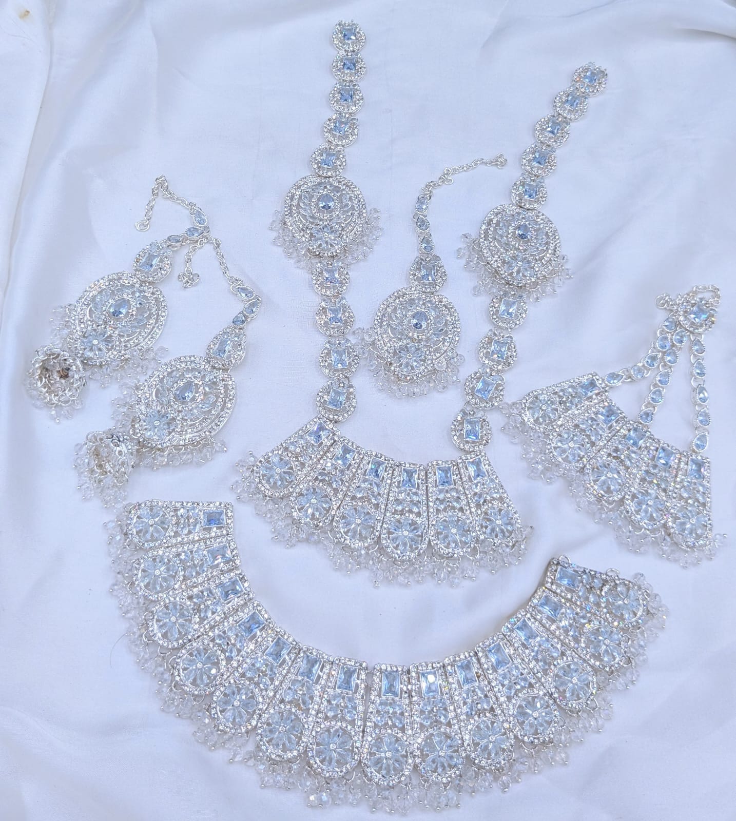 Demanding Article 🤯 Bridal set 👰 Zarqon or Poalki Work 💎 With Tikka or Jummar 📿 (Copy)