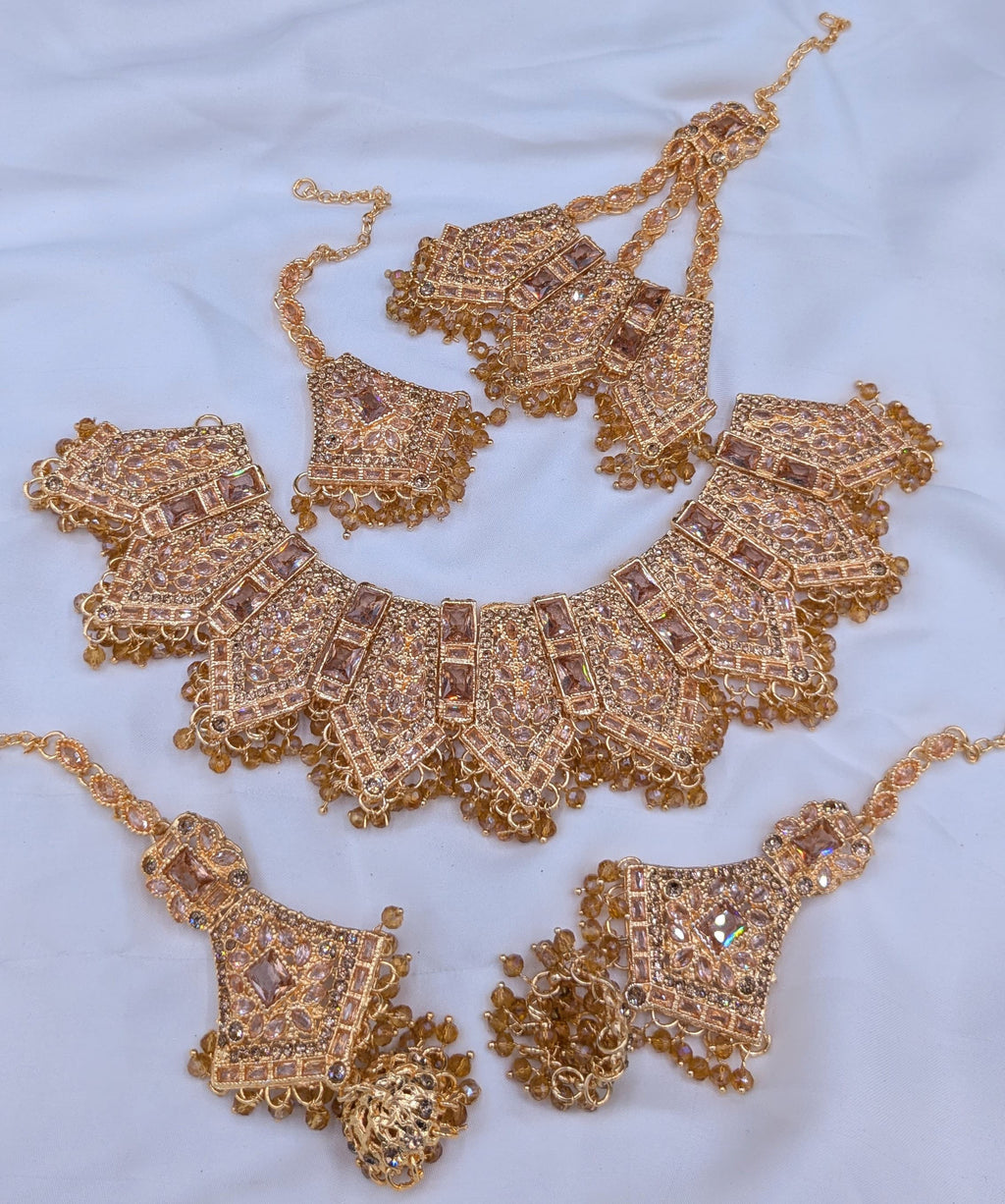 Demanding Article 😲  Chocker style set With Tikka  Zarqon Work