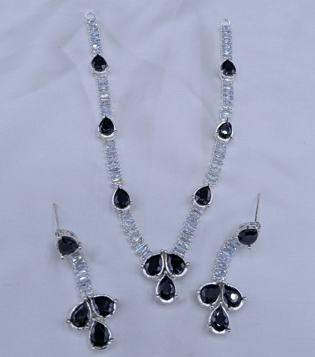 Party Necklace     Cabchai :Zarqon Work