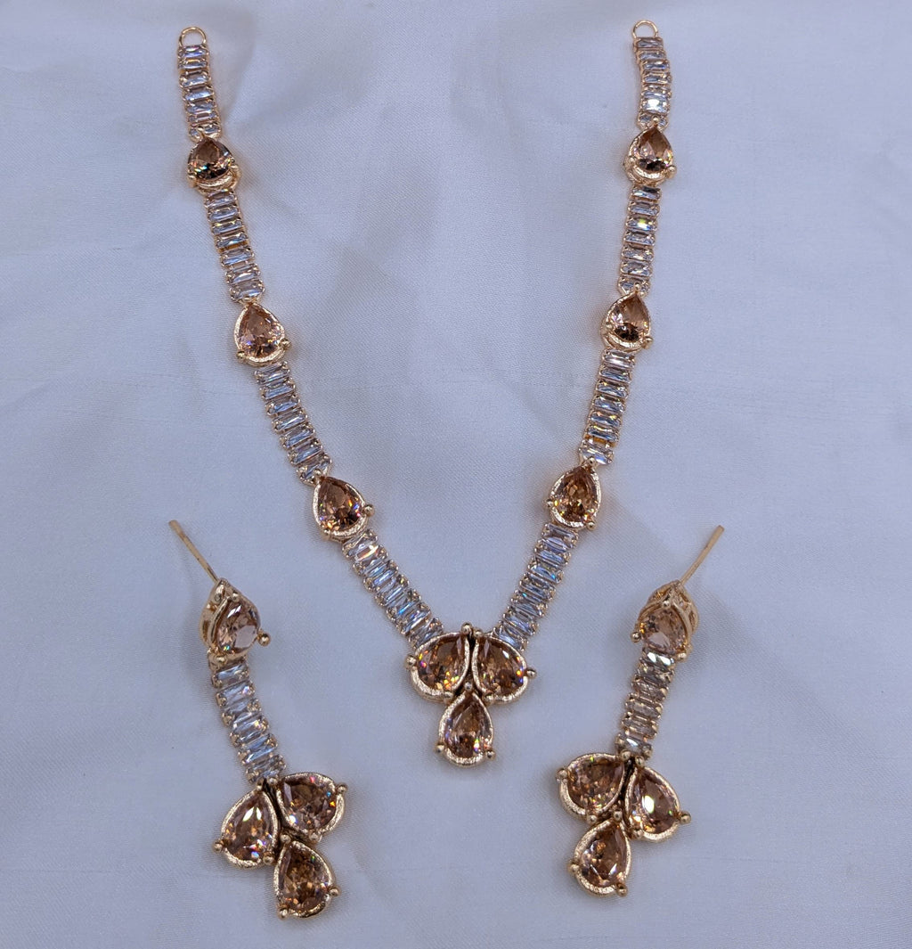 Party Necklace     Cabchai :Zarqon Work