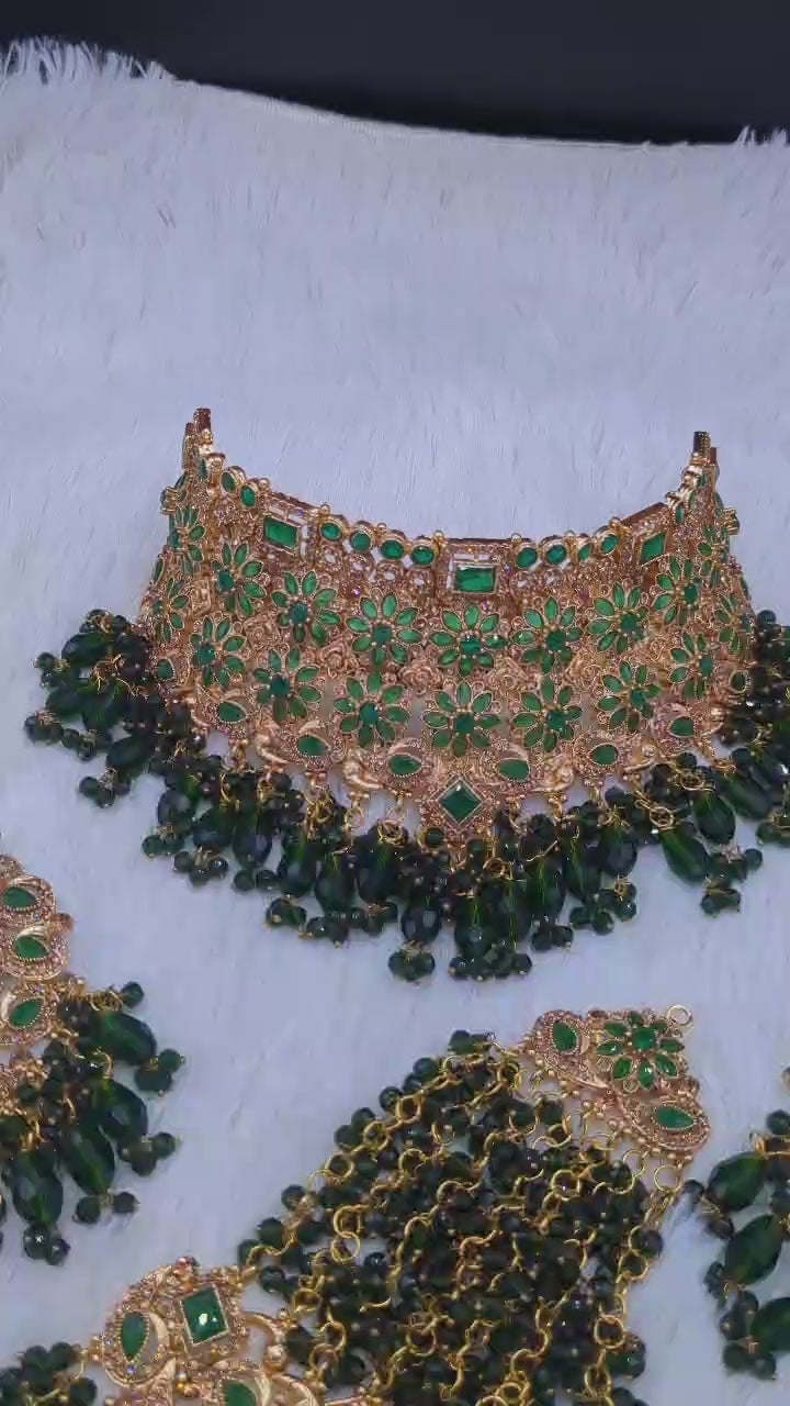 Manjos Bridal set 👰
Zarqon & Polki Work 💎 
With Tikka & Jummar 📿