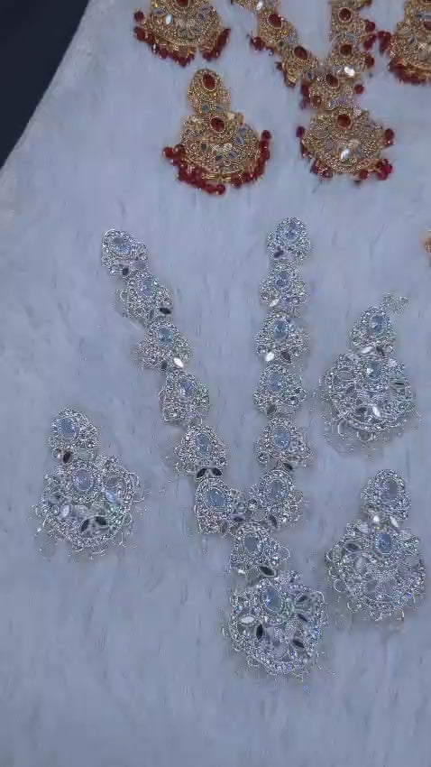 Party wear set 🎉  Antique Polish 💅  Zarqon or Poalki Work 💎 With Tikka 📿